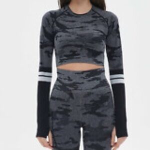 ❤️2/$15 Camouflage Work out gym Crop Top